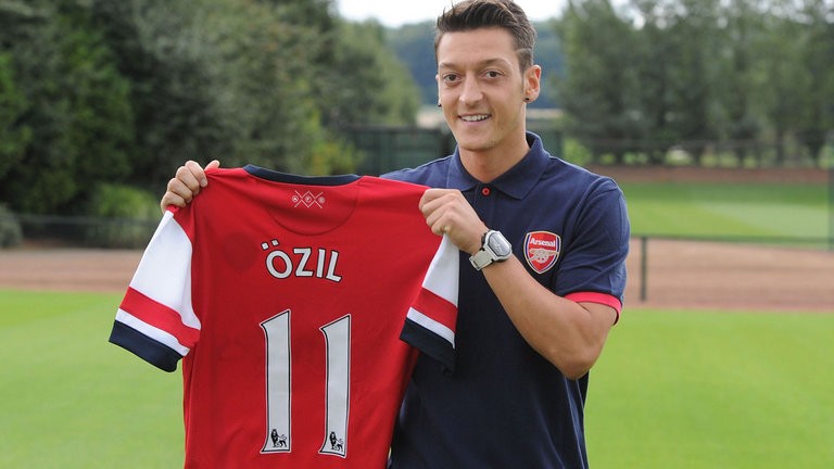 里程碑夜！瓦伦西亚完成体检，足总杯赛前刷纪录，球迷炸锅，更衣室氛围转暖的简单介绍-米兰体育平台